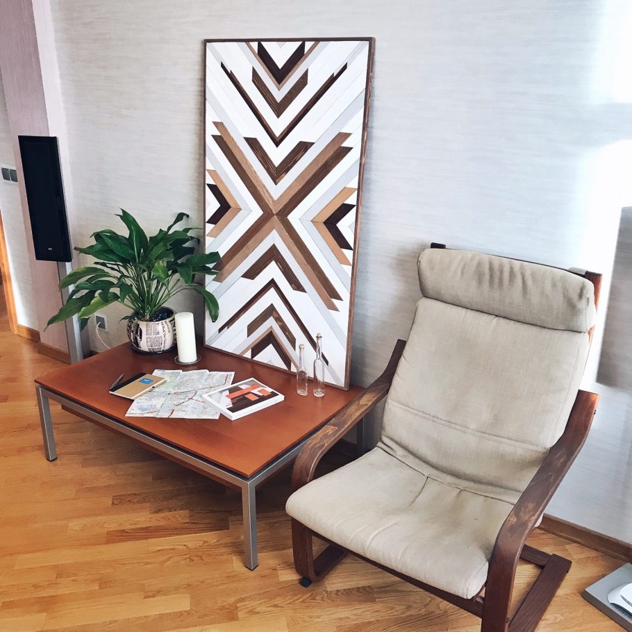 Декоративное деревянное панно на стену