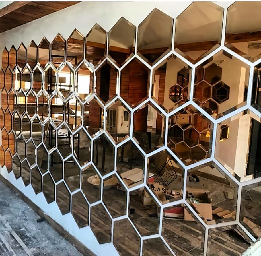 Зеркальное панно на стену с фацетом