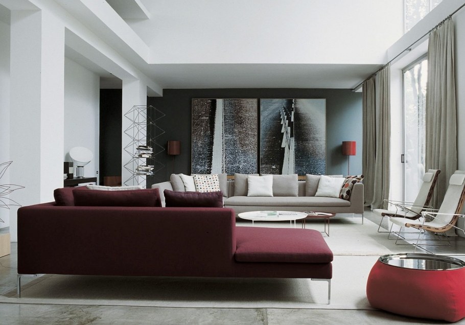 Бордовый диван в интерьере