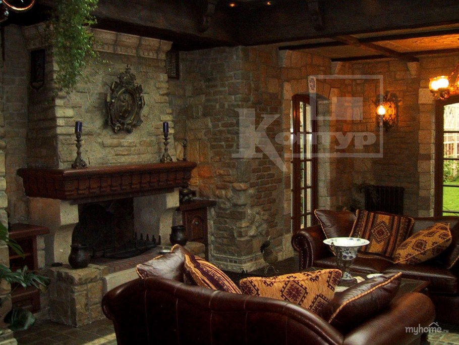 Камин в замковом стиле