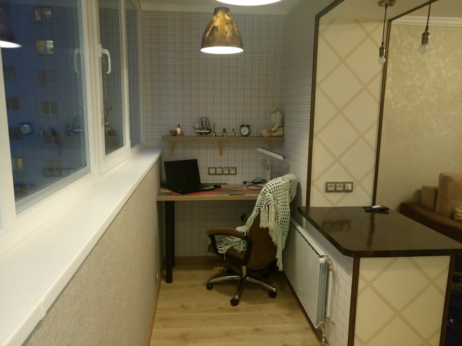 Балкон соединенный с кухней без подоконника