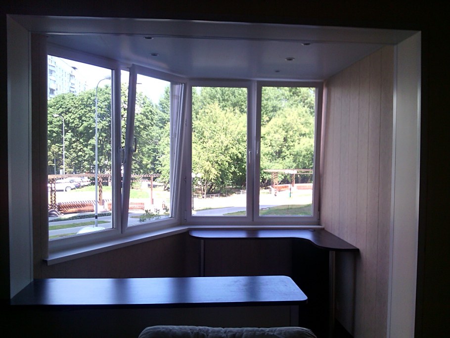 Стол на балкон утюжок