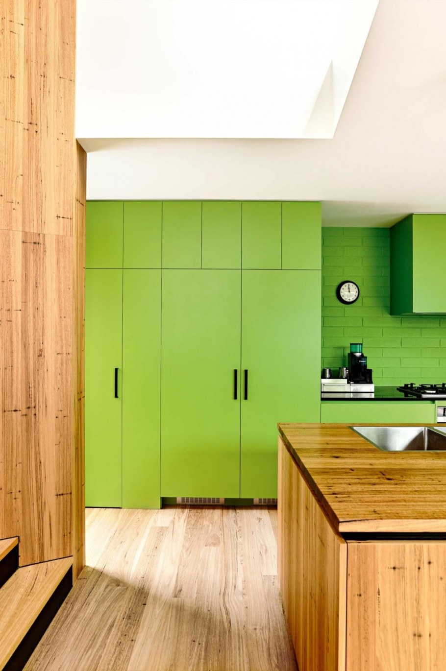 Сочетание цветов с деревом в интерьере