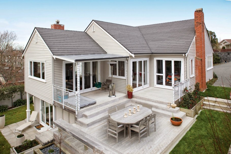 Серый дом с террасой