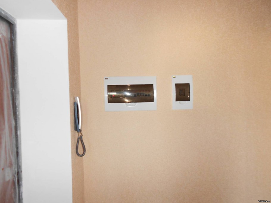 Щиток электрический квартирный встраиваемый в стену