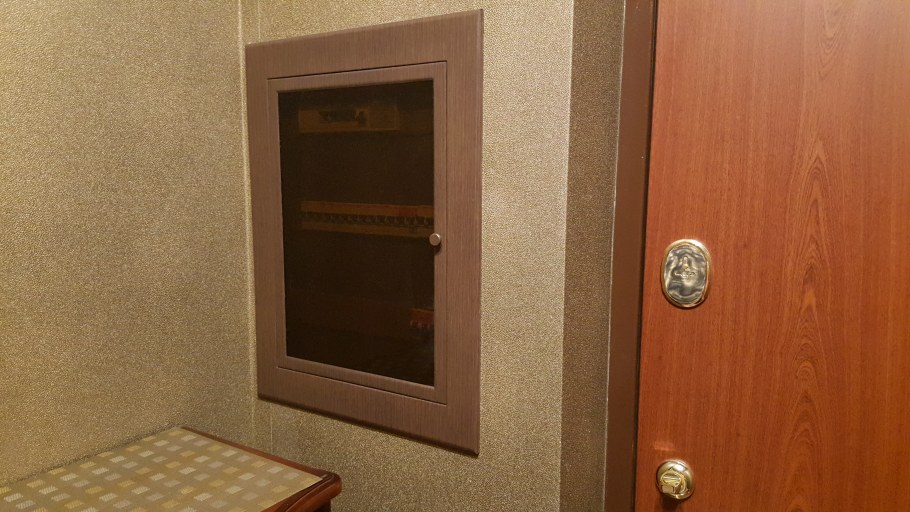 Декоративный электрощиток встраиваемый