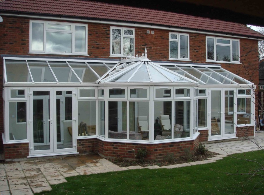 Застекленная деревянная веранда