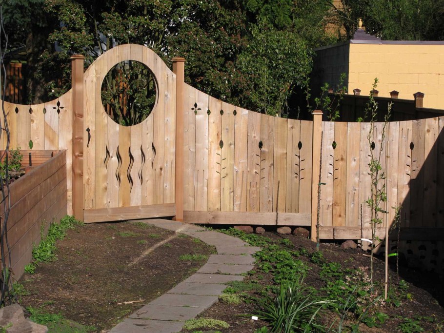 Деревянный забор