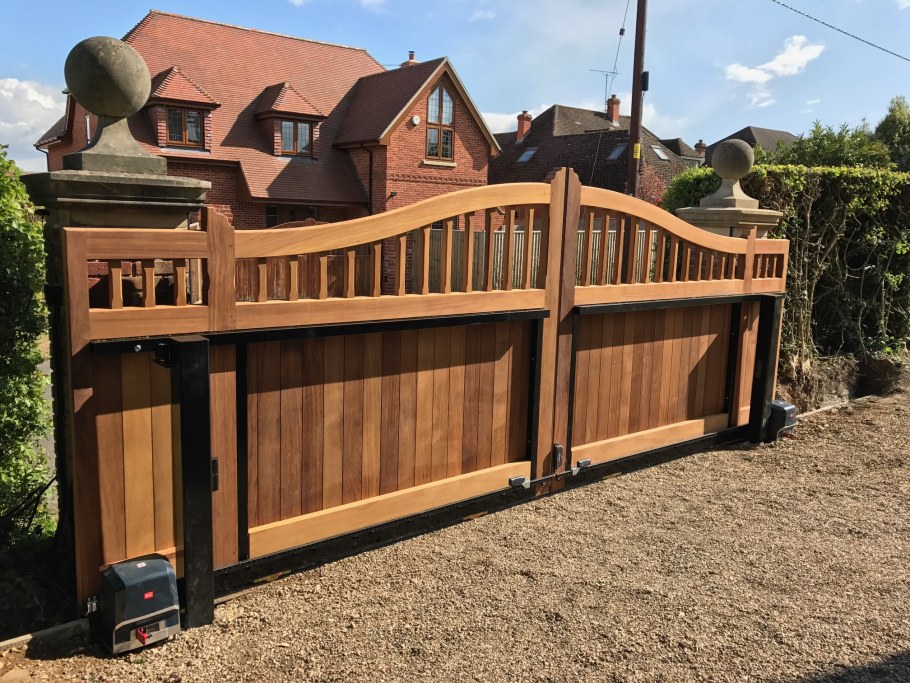 Деревянный забор