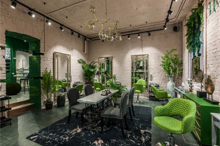 Интерьер салона красоты с зеленью