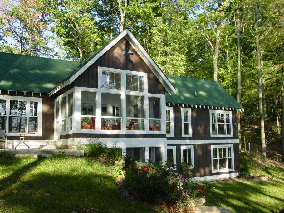 Фахверк с зеленой крышей