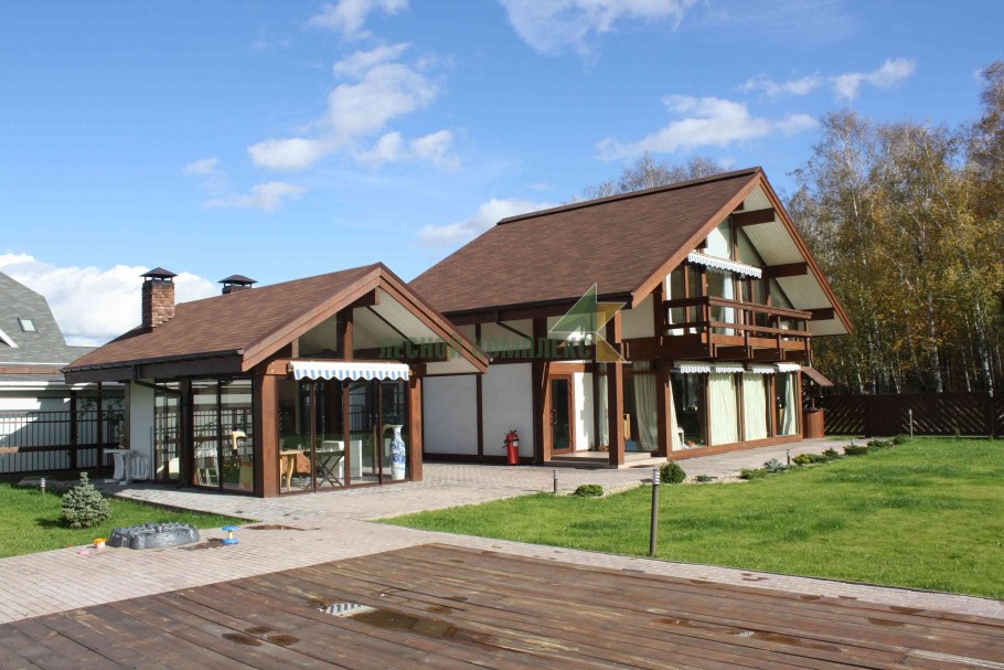 Фахверковые дома с зеленой крышей