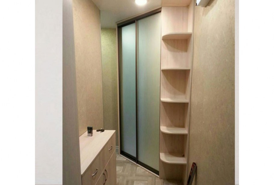 Узкий шкаф купе в прихожую