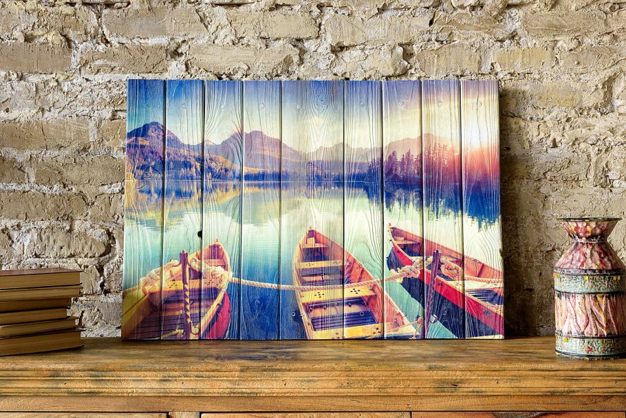 Панно на стене в гостиной