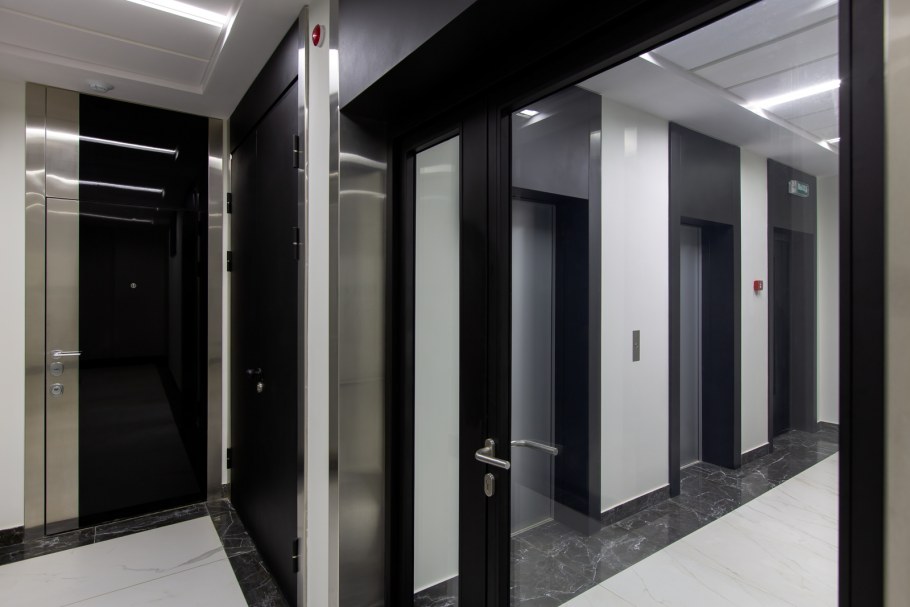 Крутая входная внутри