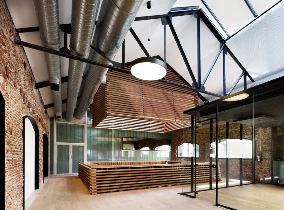 Фасад в стиле Индастриал