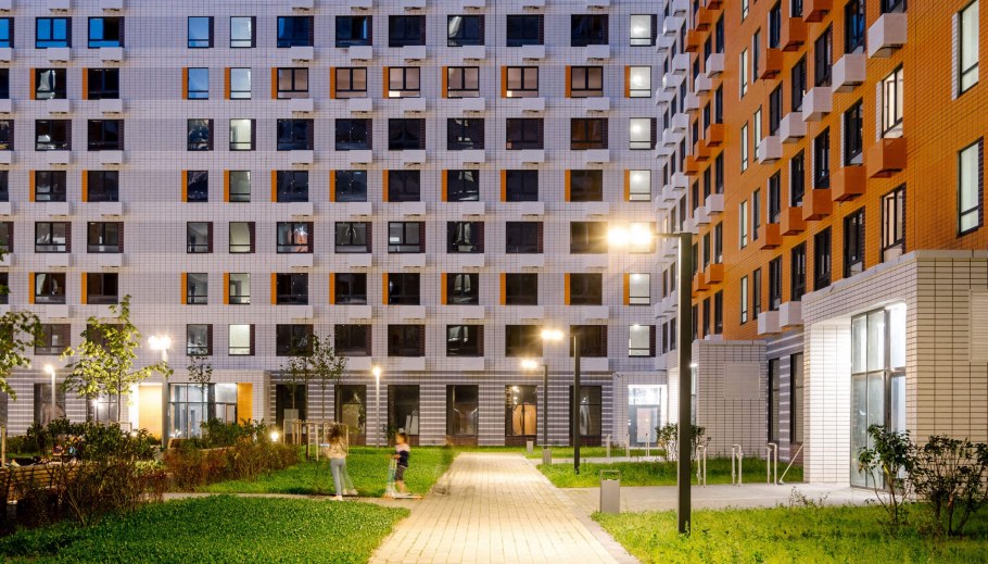 Кухня без антресолей с кладовой