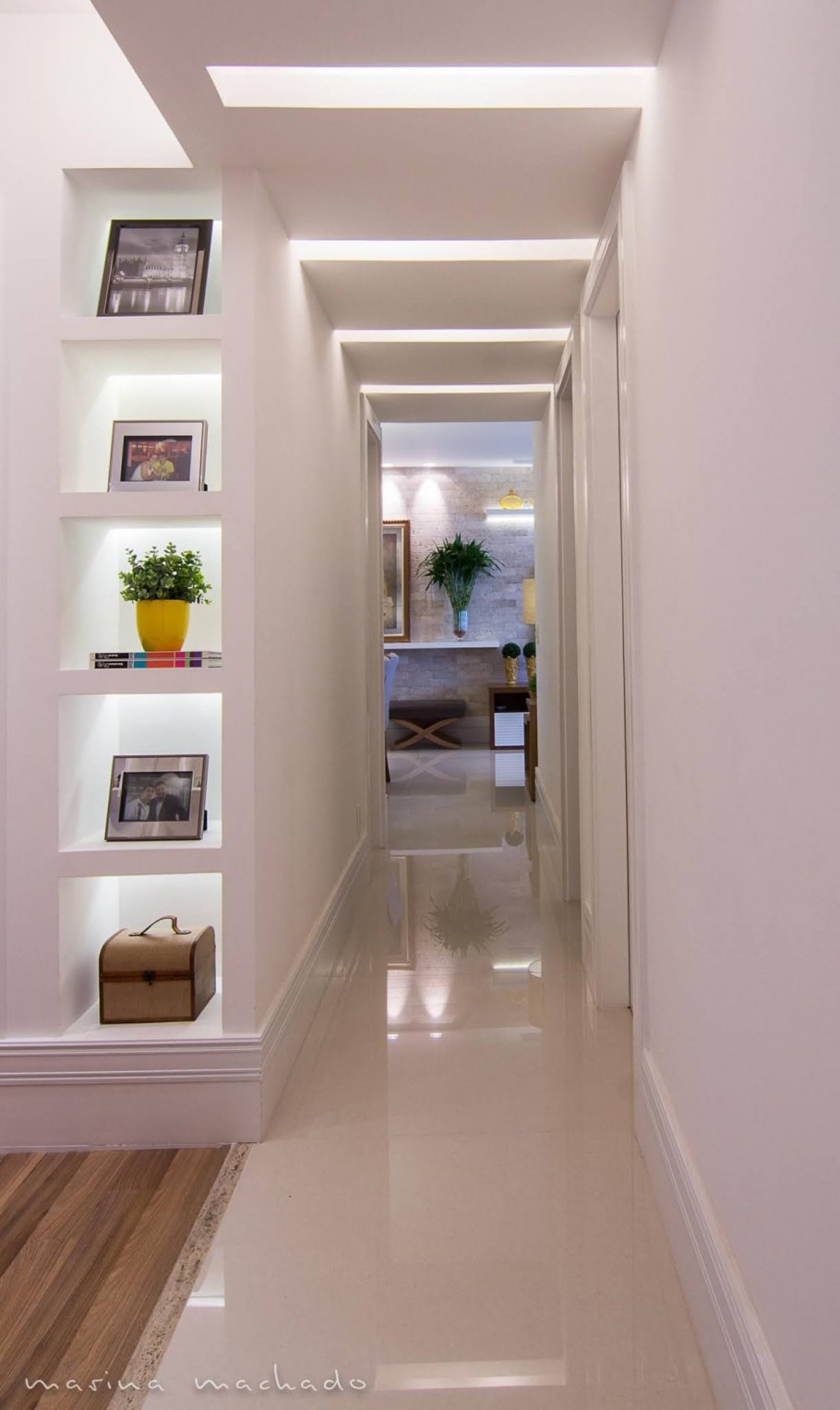 Ниша из гипсокартона в коридоре