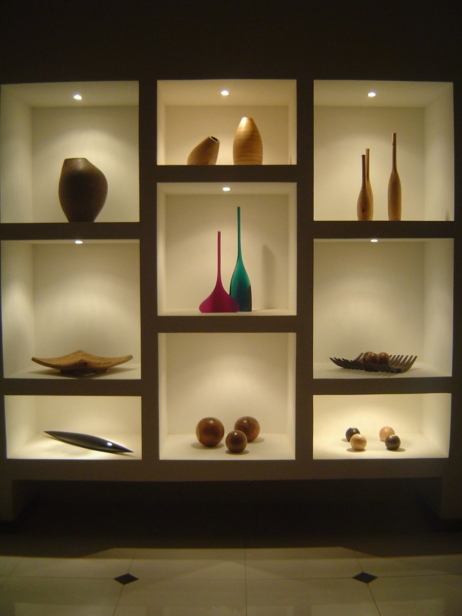 Декоративные ниши в стене