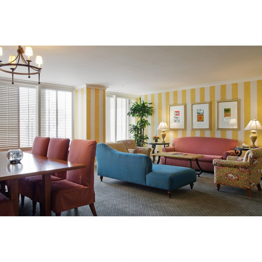 Два дивана в гостиной