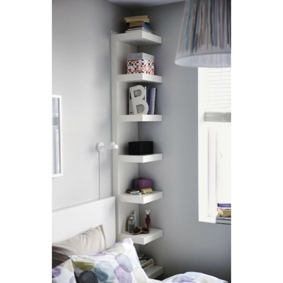 Угловая полка в спальню