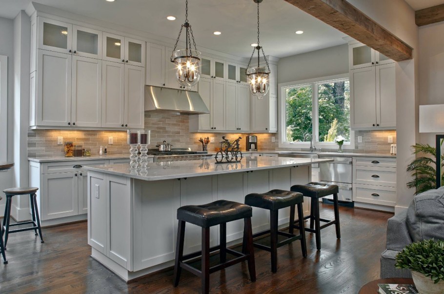 Интерьер кухни в частном доме