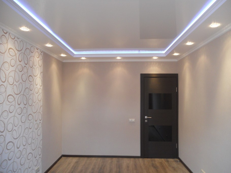 Натяжной потолок в зал 20кв