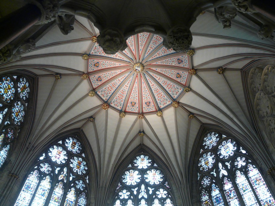 Нервюры готического храма