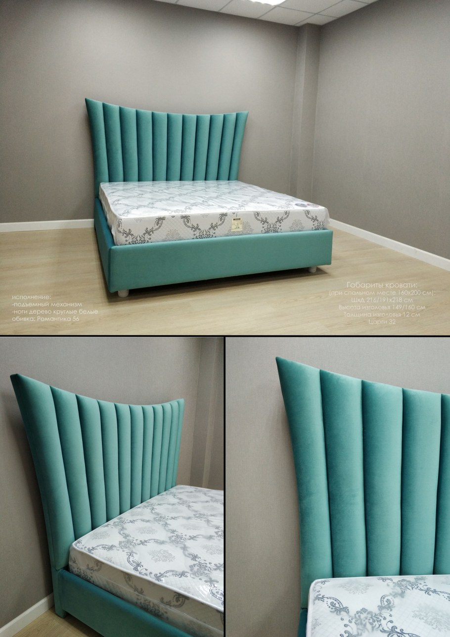 Уютная кровать с подушками