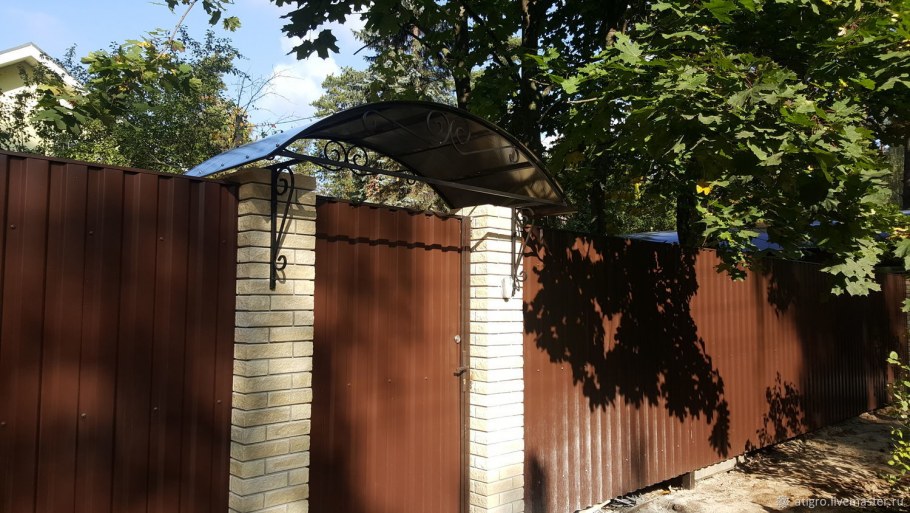 Козырек над калиткой
