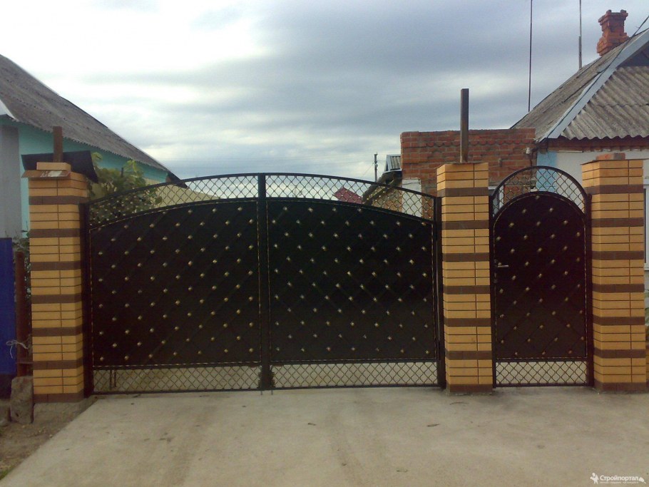 Навес на ворота забора