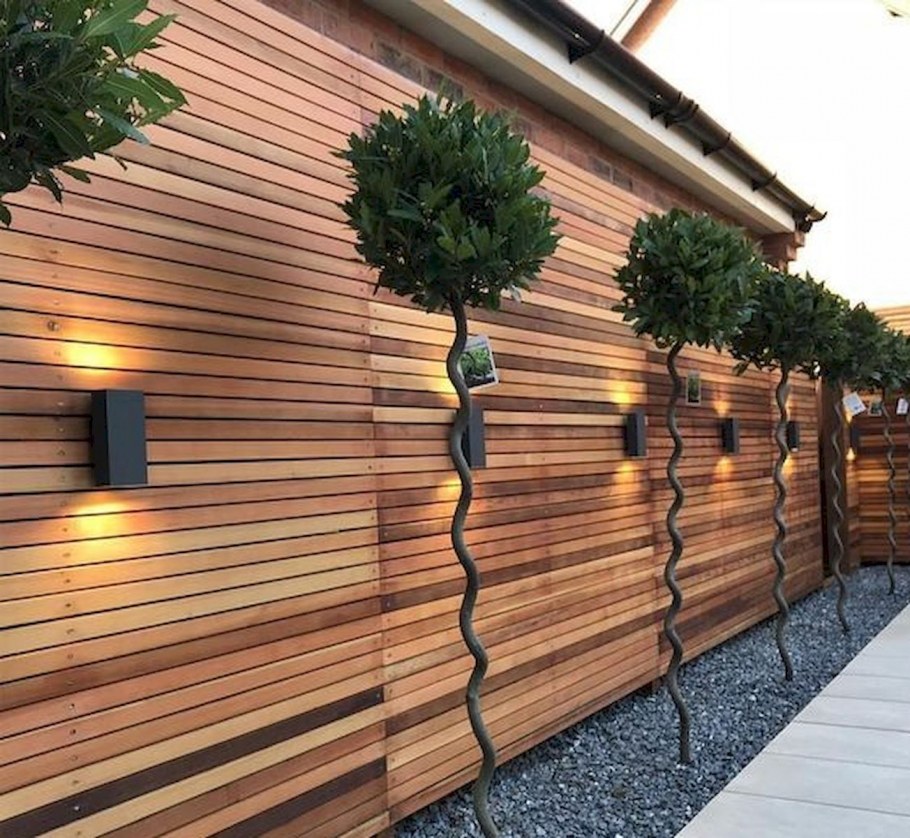 Забор из евроштакетника горизонтальный