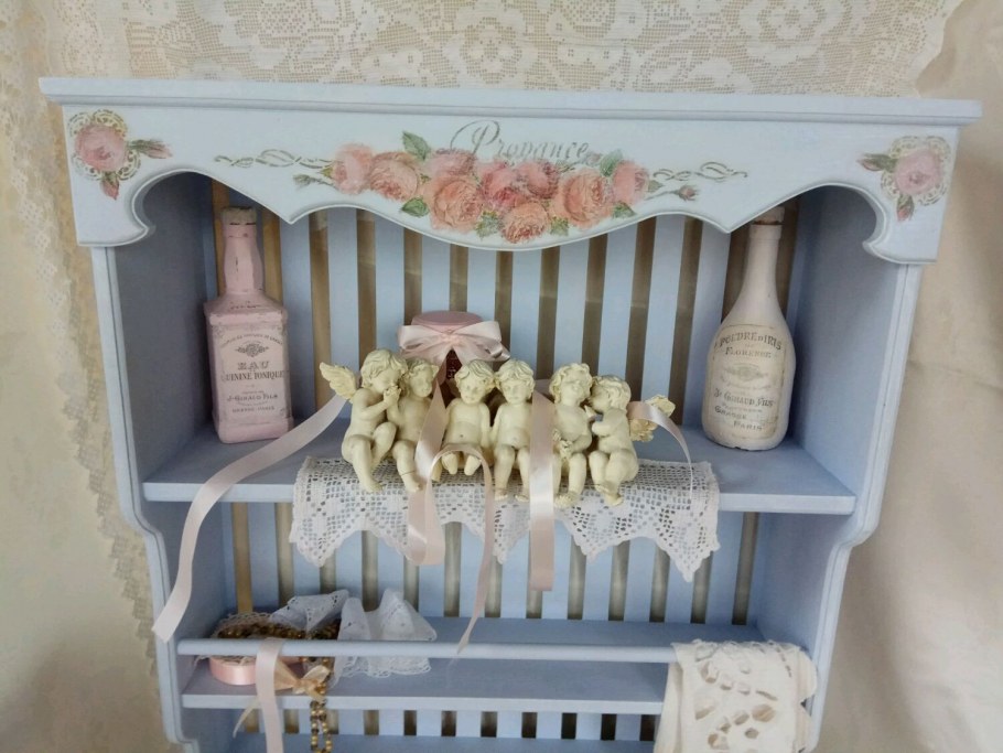 Посудная полка в стиле Прованс