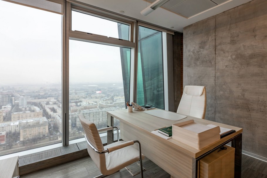 Башня Империя Холл