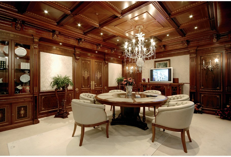 Деревянный потолок в кабинете