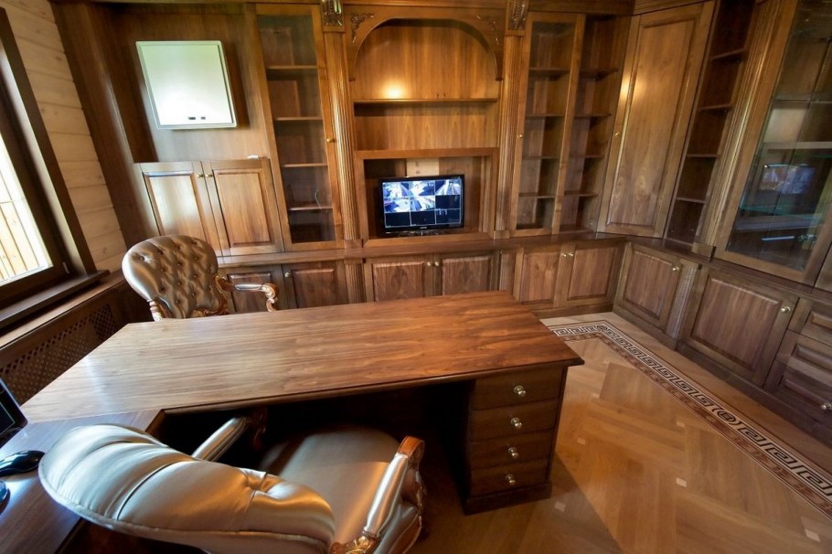Кабинет из дерева