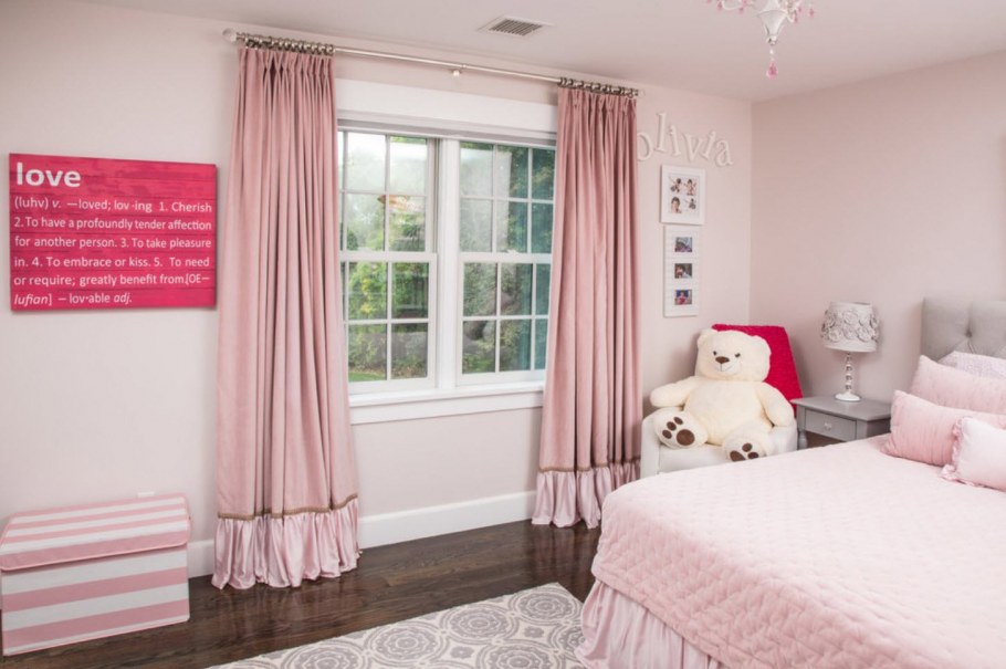 Обои в розовых тонах для спальни