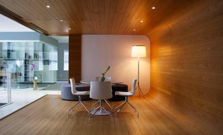 Отделка потолка ламинатом