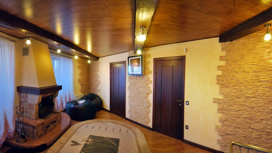 Декоративная штукатурка в дачном доме