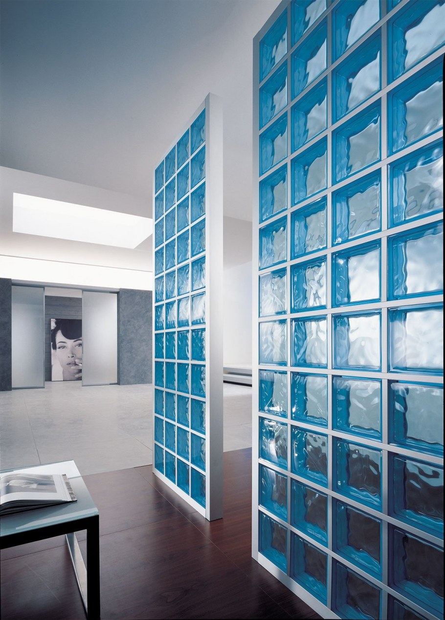 Стеклянные кирпичи и стеклоблоки в интерьере