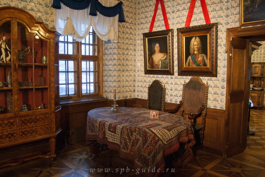Дворец Меньшикова Ореховый кабинет