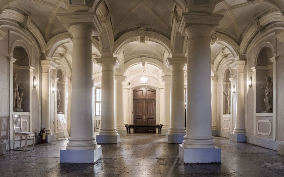 Дворец Меньшикова изразцовые интерьеры