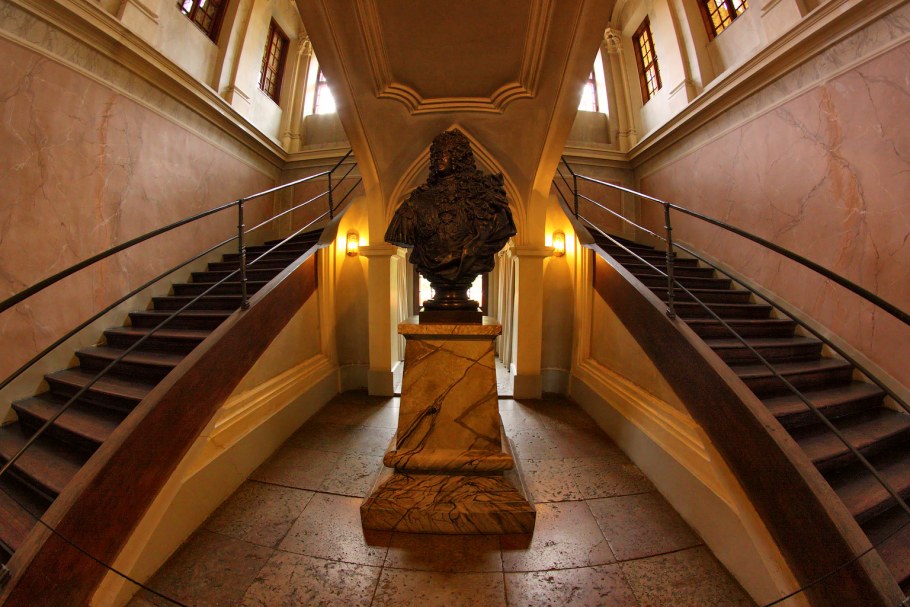 Меншиковский дворец в Санкт-Петербурге лестница