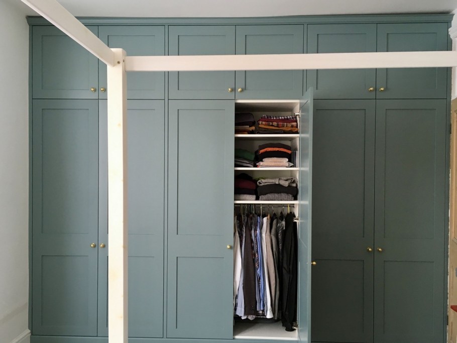 Двери в гардеробную комнату