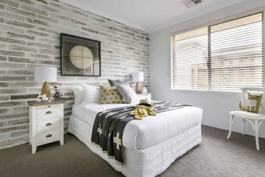Белый кирпич в спальне