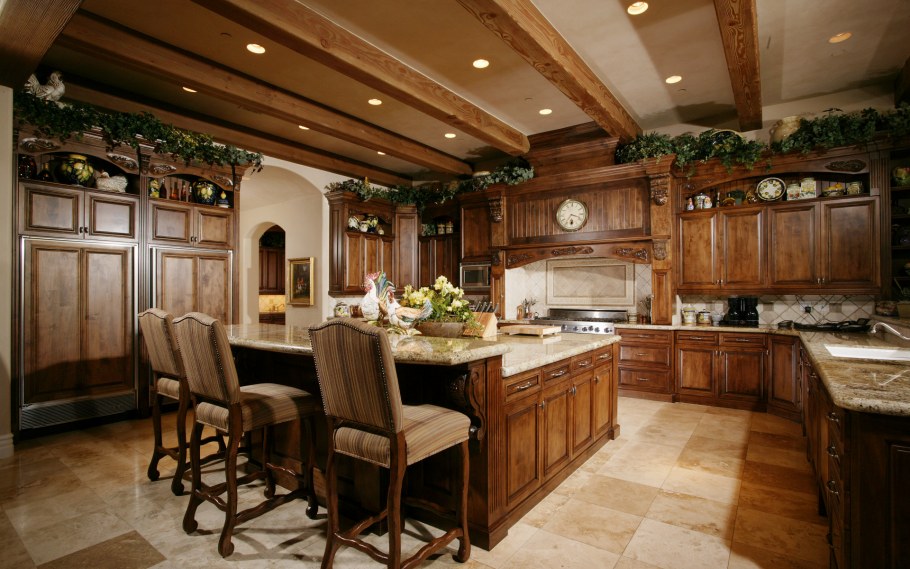 Дизайн кухни под дерево в классическом стиле