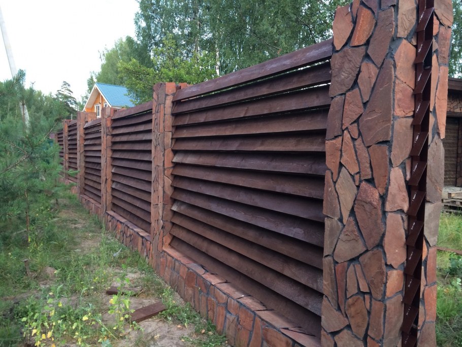 Деревянный забор елочка