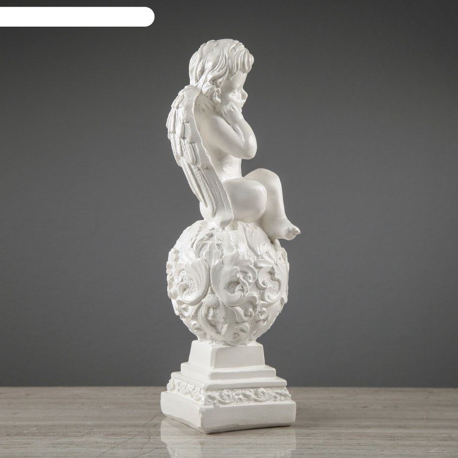 Статуэтка ангел на шаре