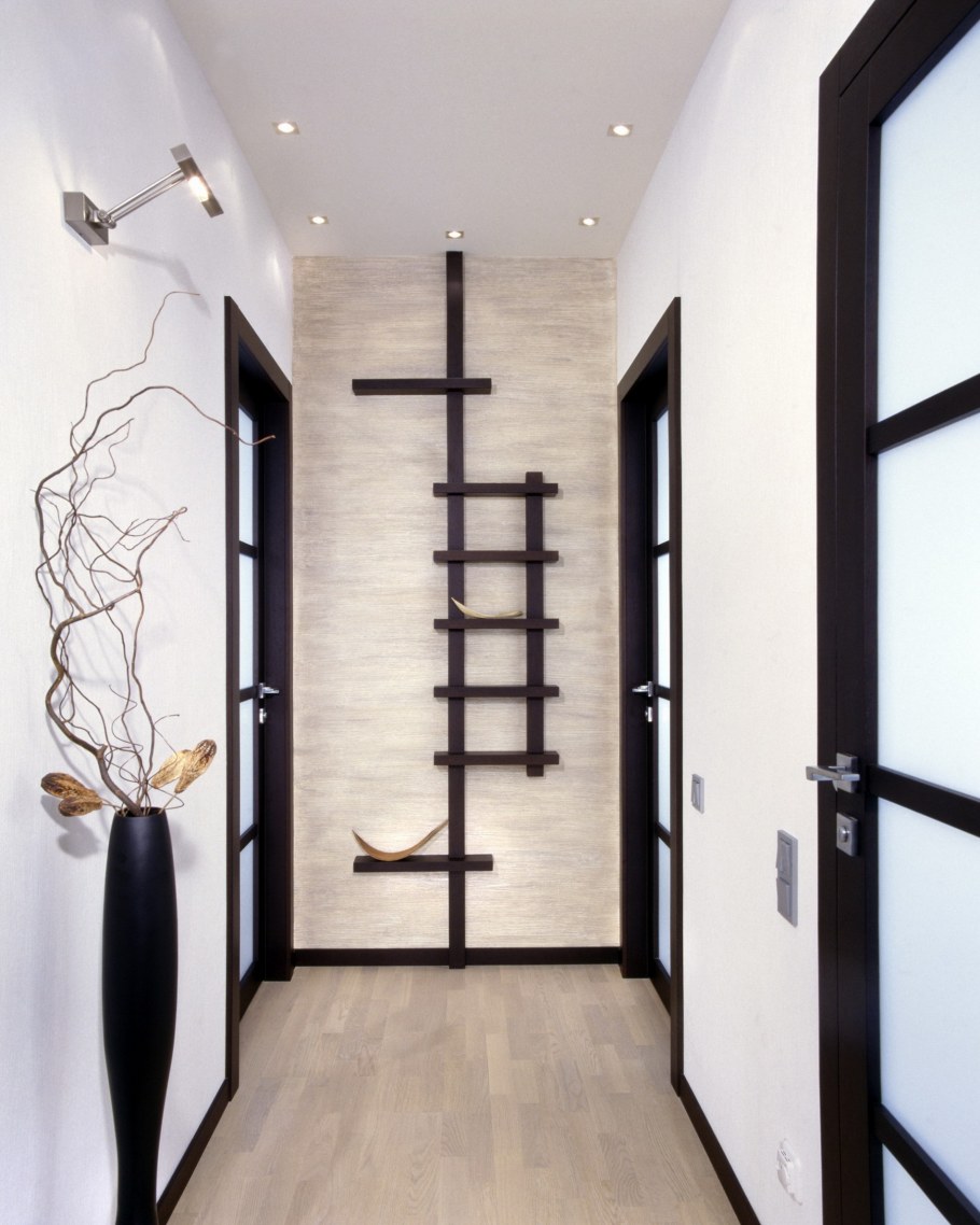 Японская современная прихожая внутри