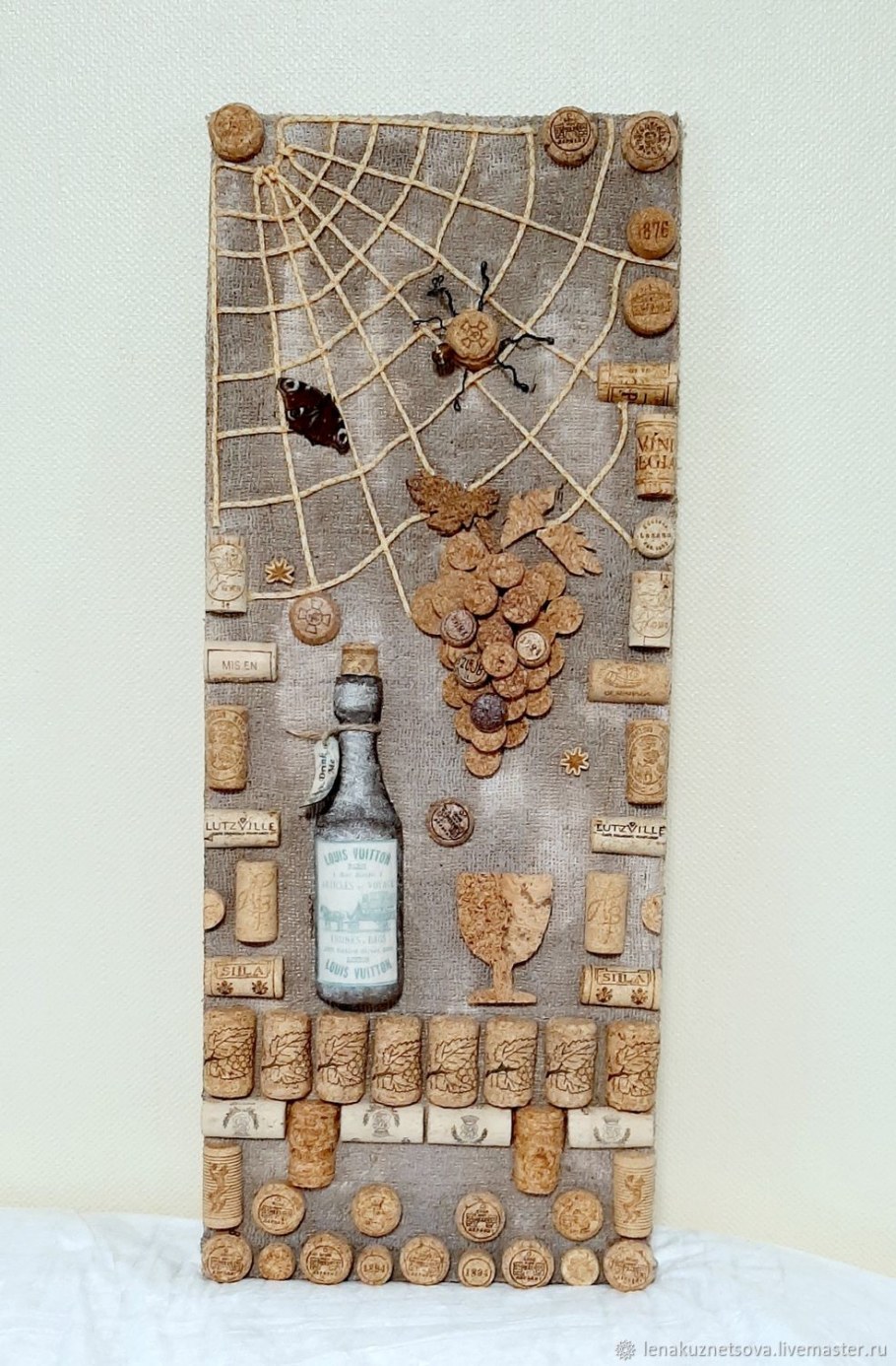 Панно из пробок от вина